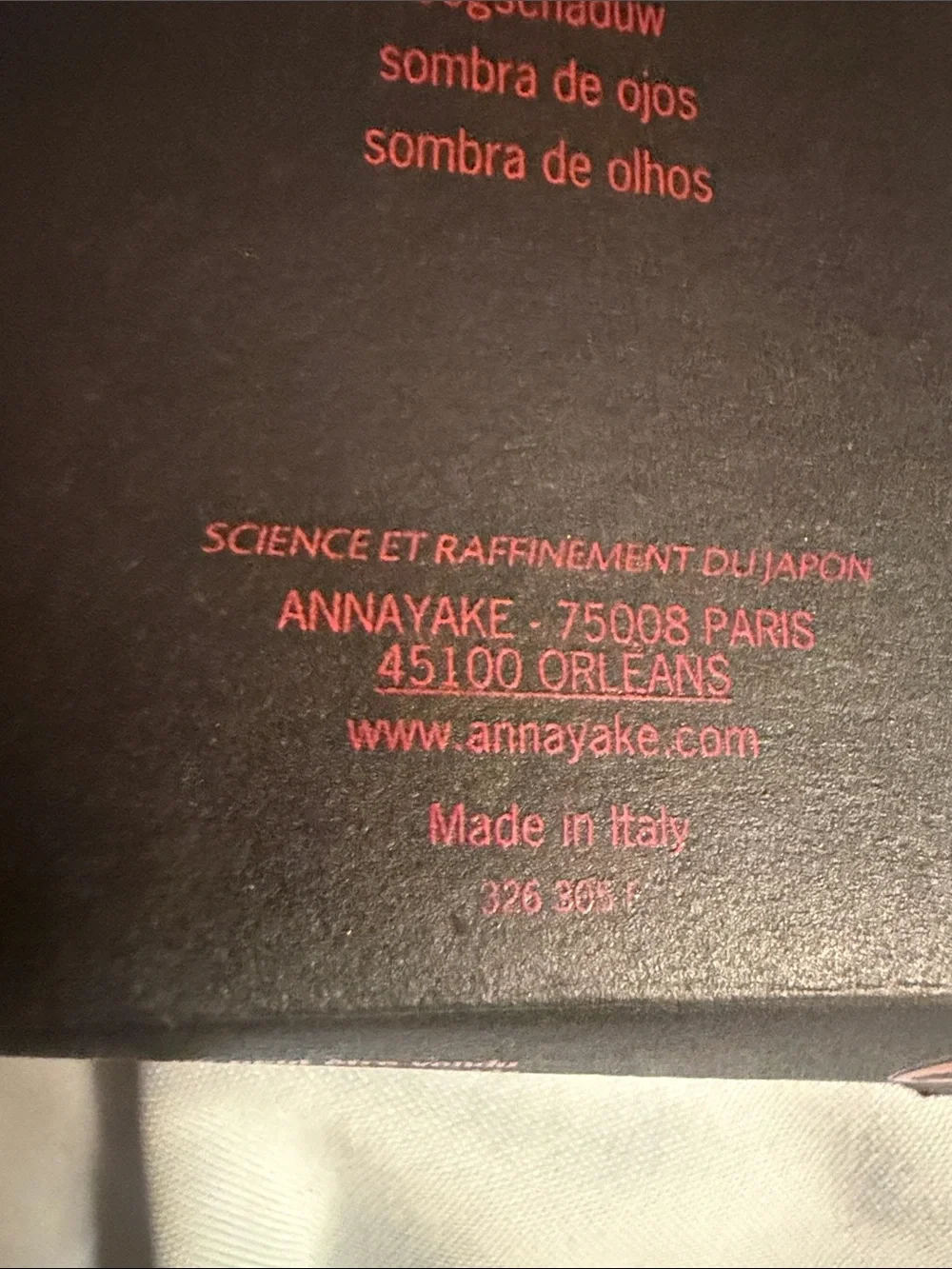 Annayake compact powder